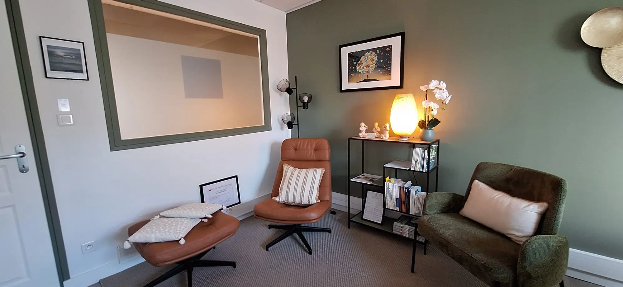 Un fauteuil pour vous, celui d’en face pour moi, et le tapis pour les exercices de relaxation dynamique.